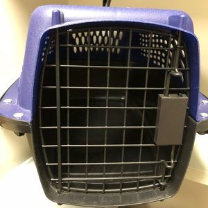 Pet carrying case small